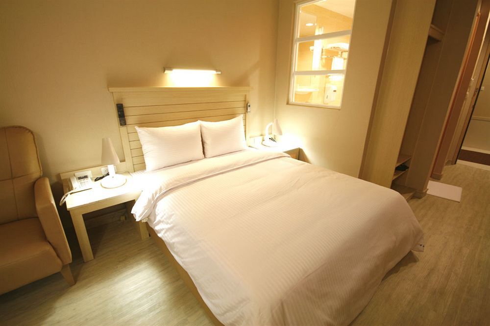 Kindness Hotel - Jhong Jheng Kaohsiung Exterior photo